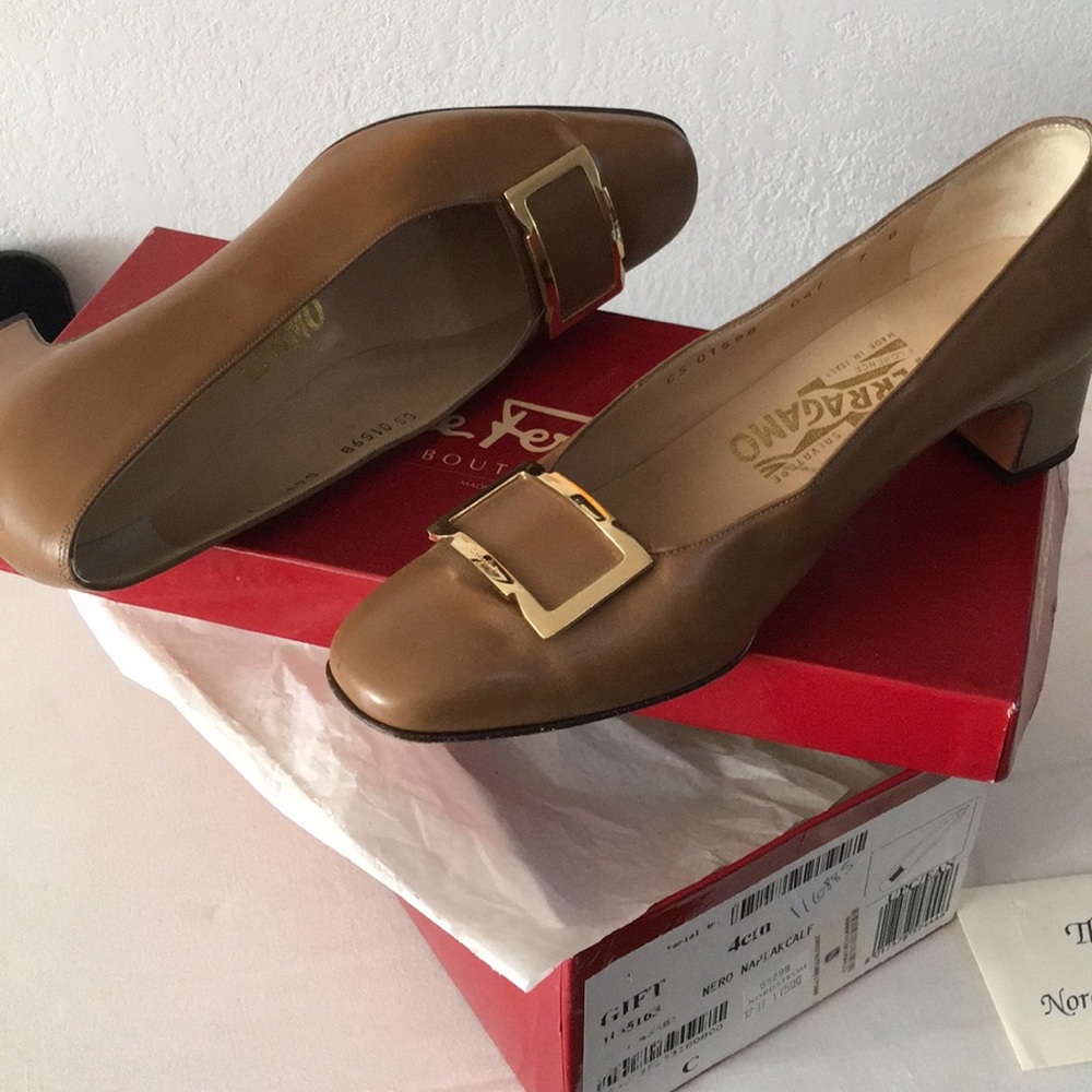 Salvatore Ferragamo tan leather pumps